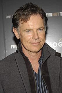 How tall is Bruce Greenwood?